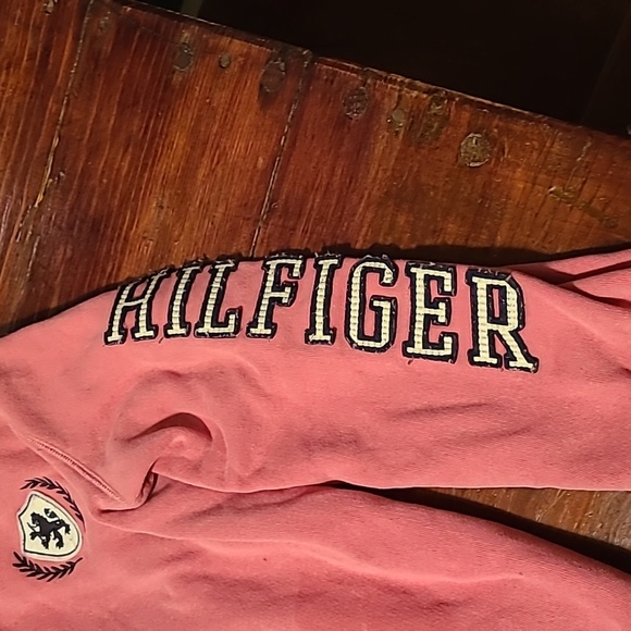 Tommy Hilfiger hoodie. One large pocket in front. Goid condition - Picture 7 of 8
